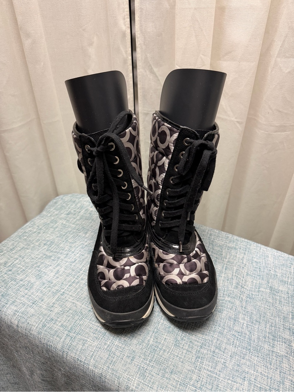 Title: Coach Signature C Monogram Lace-Up Winter Boots Black Gray Women’s 8.5